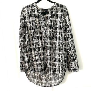 Split neck patterned blouse